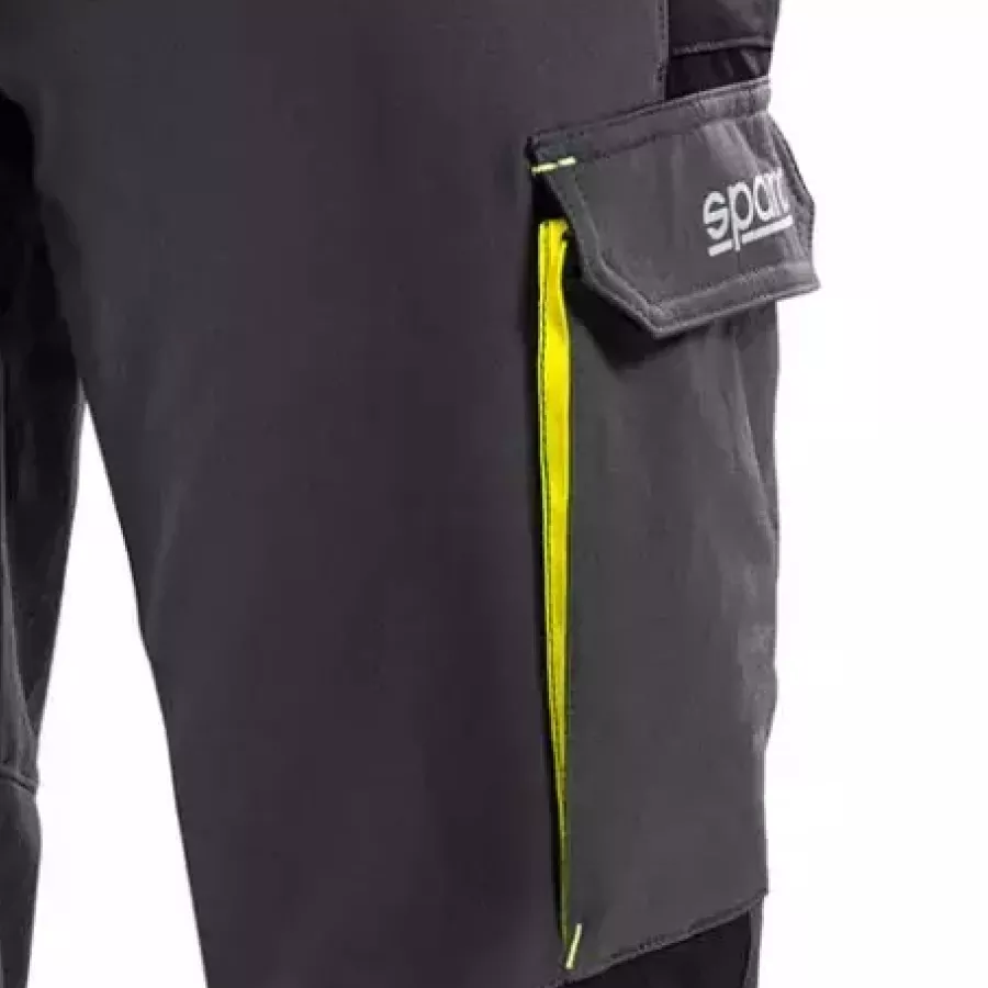 **Multiple Pockets** keep your tools and essentials close at hand so you can work efficiently without slowing down.