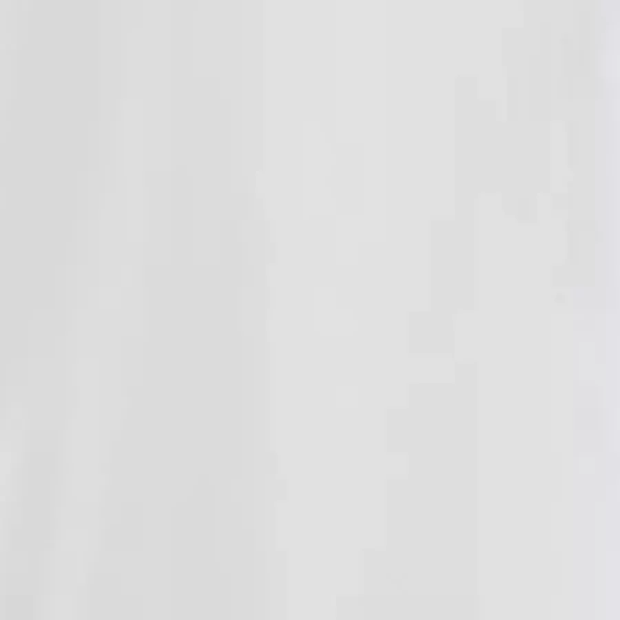 **Stoff aus 100 % Baumwolle** fühlt sich natürlich weich und atmungsaktiv an und sorgt für Komfort vom ersten bis zum letzten Tragen.