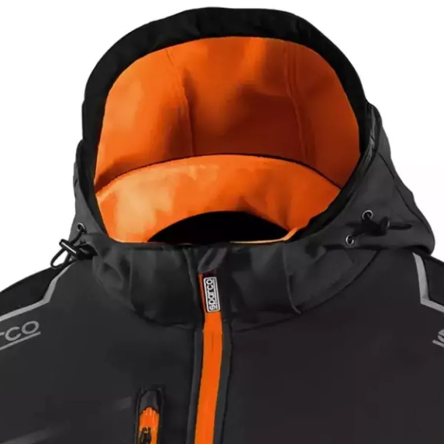 **Detachable Hood** lets you adapt instantly to changing weather while keeping a clean, streamlined look when you don’t need it.
