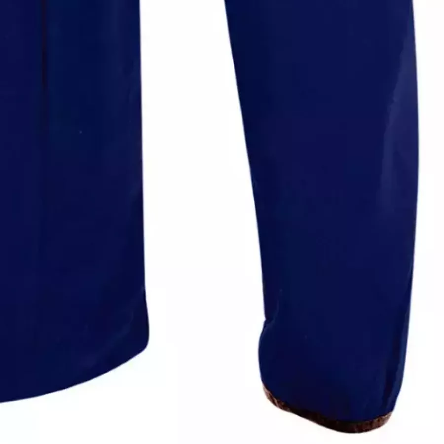 **Elastic Cuffs** create a comfortable, secure fit that helps seal in warmth without restricting movement.