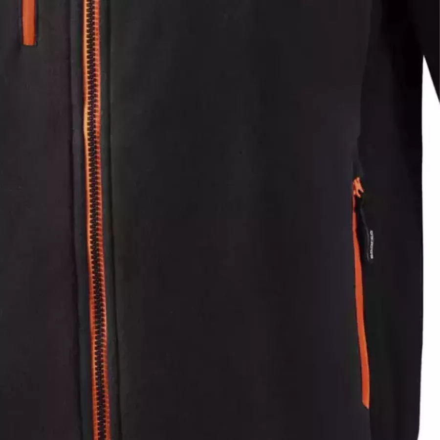 **Zipper Pocket** secures your essentials so you can move freely without worry.