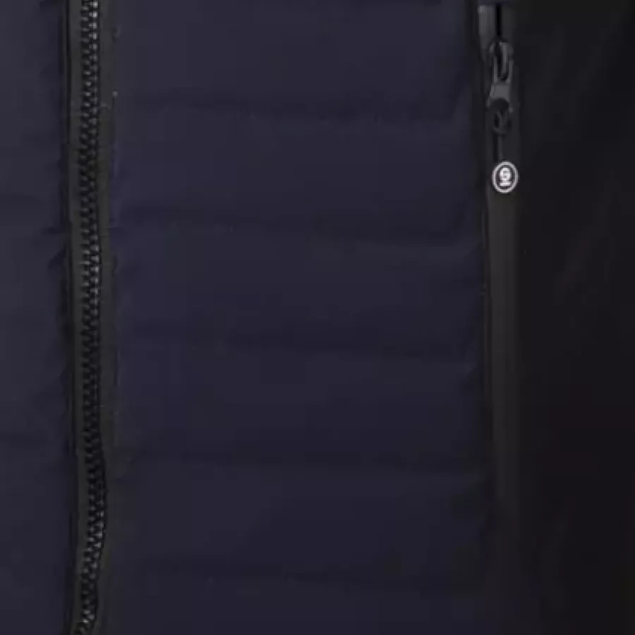 **Zipper Pockets** provide safe, easy access to your essentials while on the move.