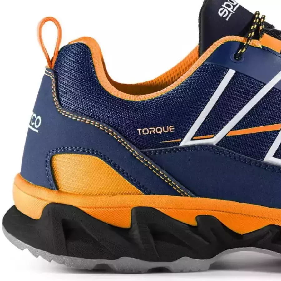 **Ultraleichte Konstruktion** reduziert Ermüdung, sodass sich jeder Schritt leicht und natürlich anfühlt.