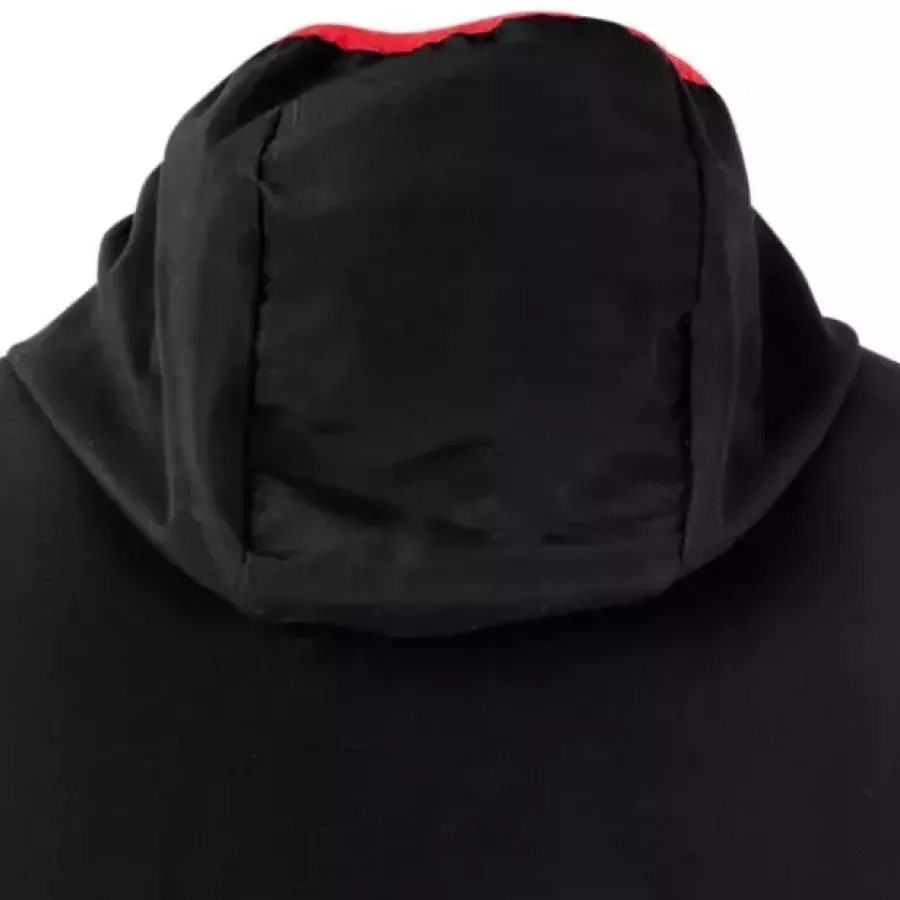 **Integrierte Kapuze** bietet einfachen, eingebauten Schutz, der sich mühelos an wechselnde Bedingungen anpasst.