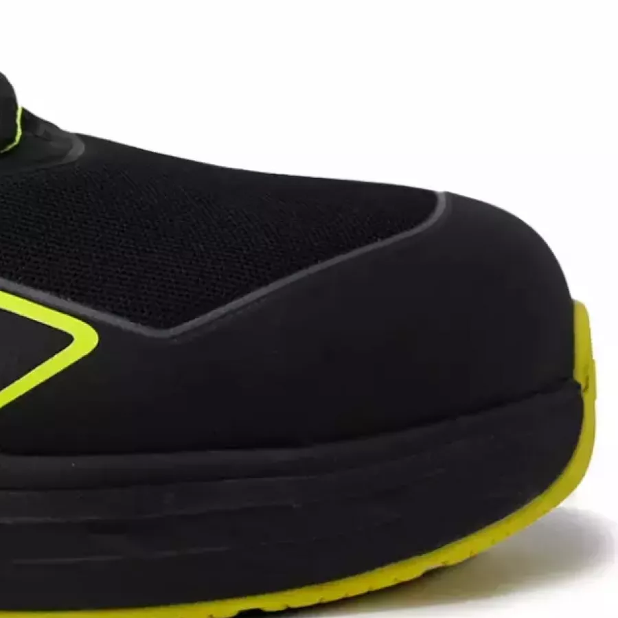 **Composite Toe Cap** keeps your feet protected while staying light and comfortable for long hours on the move.