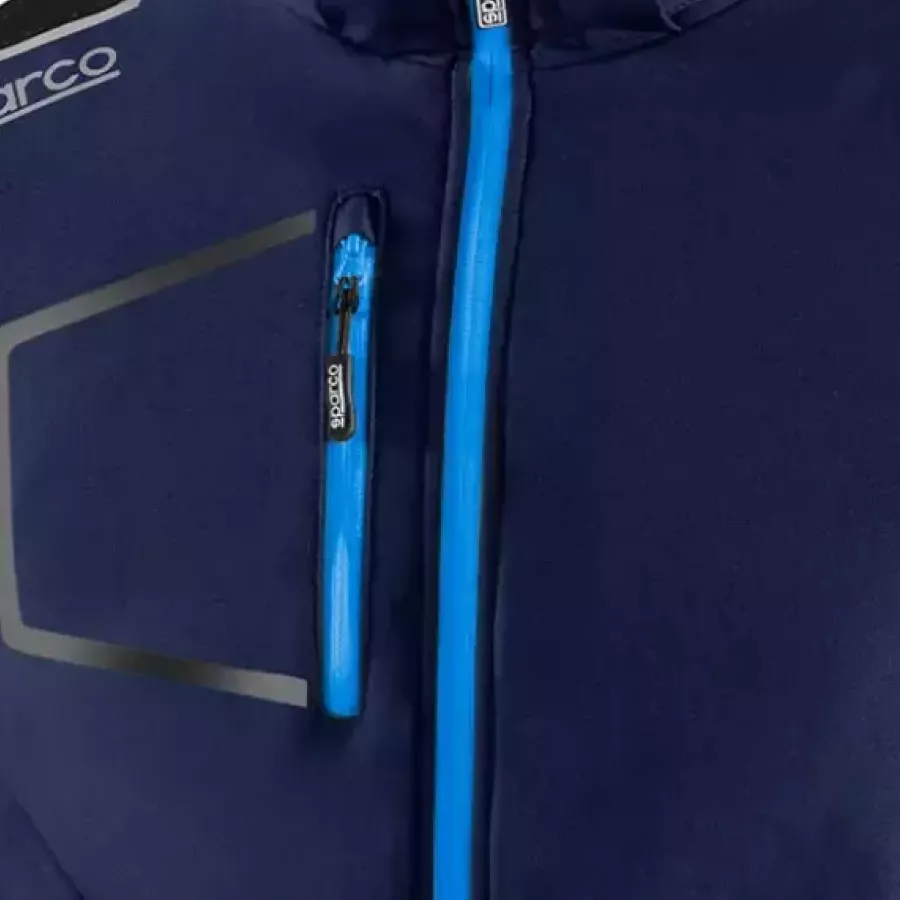 **Zipper Pockets** secure your essentials on the move so you can focus on the drive or the day ahead.