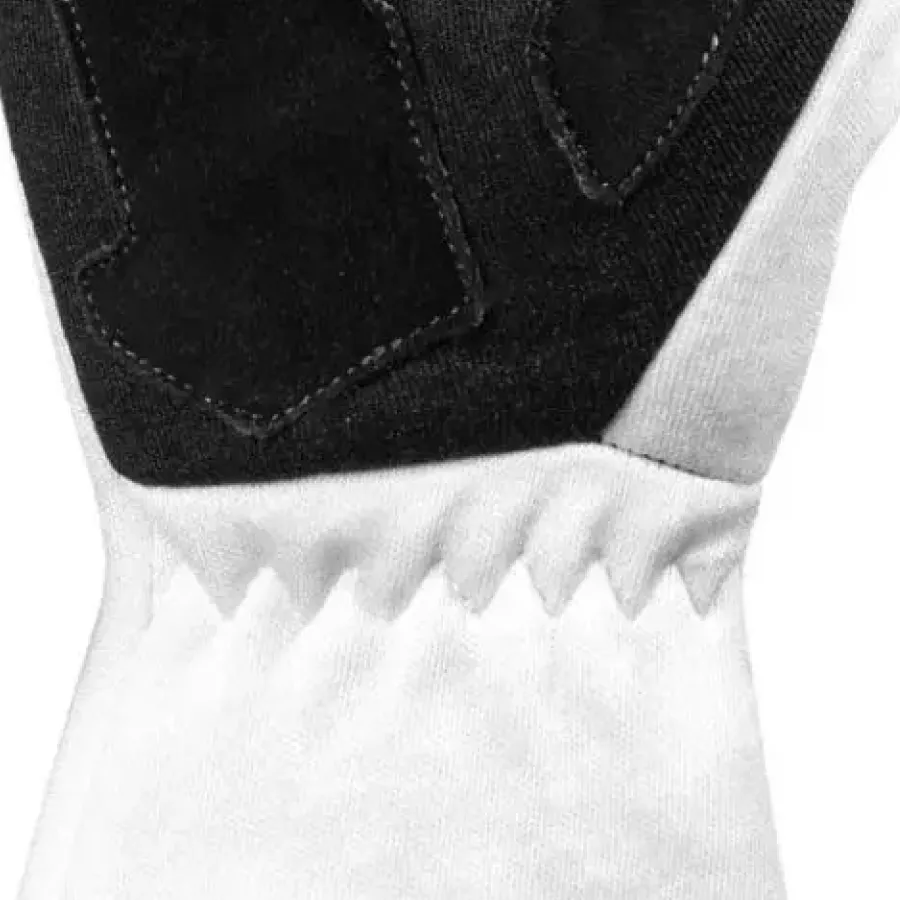 **Outseam Construction** reduces pressure points to keep your hands comfortable and focused through every lap.