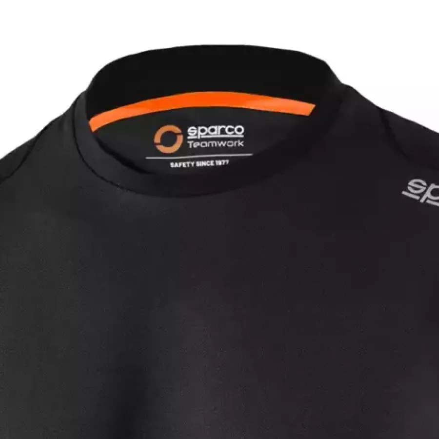 **Round Collar** delivers a clean, comfortable fit that feels easy and natural from the first wear to the last.