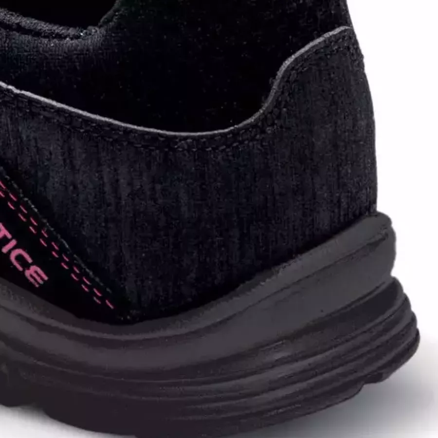 **Energy Absorbing Heel** cushions each step to reduce fatigue and keep you moving comfortably all day.