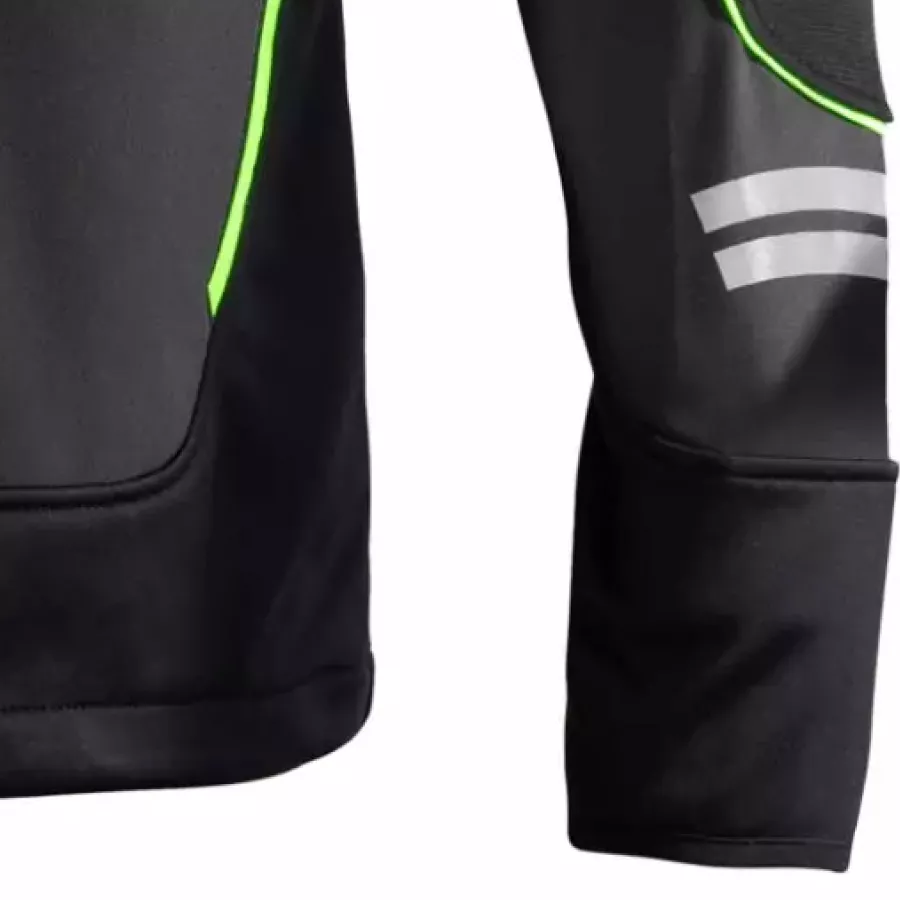 **Elasticated Cuffs** lock in warmth and comfort by sealing out wind without restricting movement.