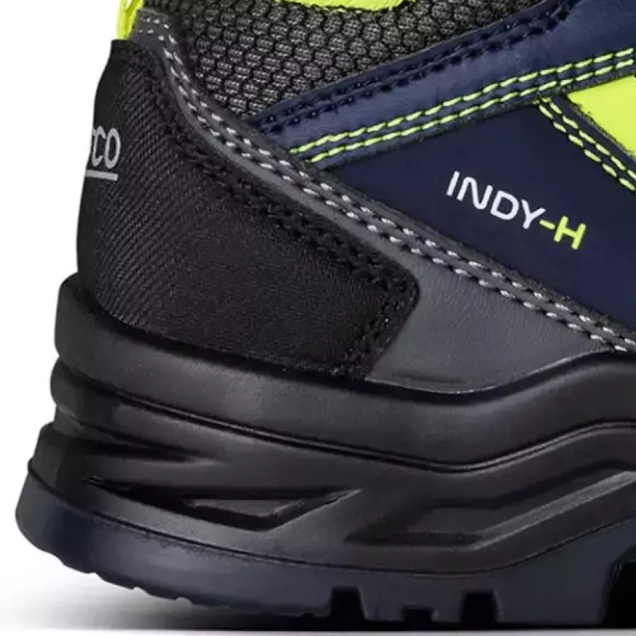 Die **durchtrittsichere Sohle** bietet verlässlichen Schutz von unten, damit Sie sich auf anspruchsvollen Untergründen sicher bewegen können.