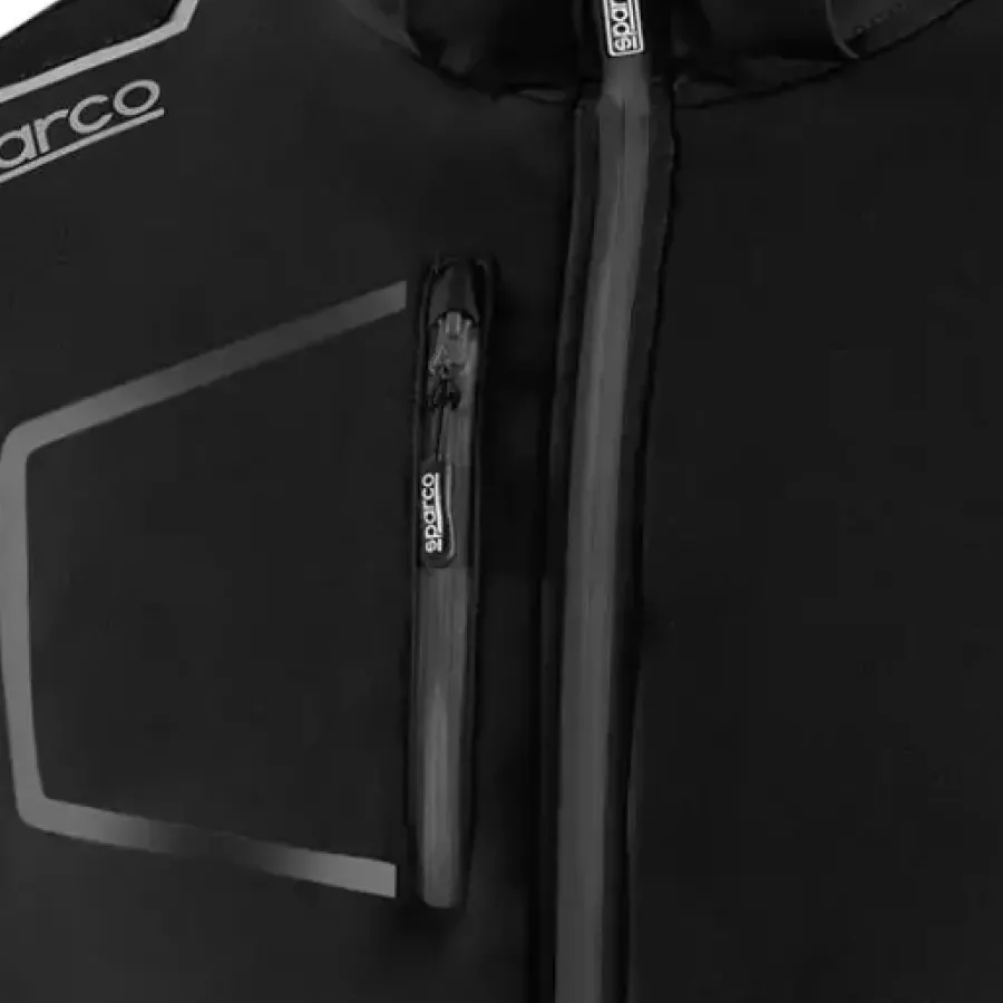 **Zipper Pockets** secure your essentials on the move so you can focus on the drive or the day ahead.