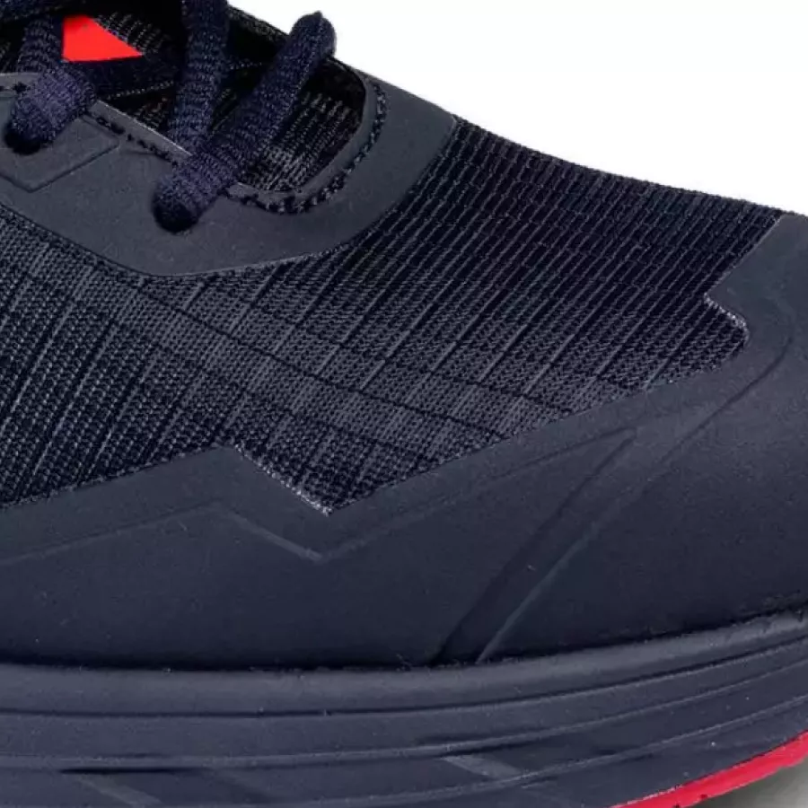 **Water Resistant Upper** keeps your feet dry and comfortable when you’re stepping through wet conditions.