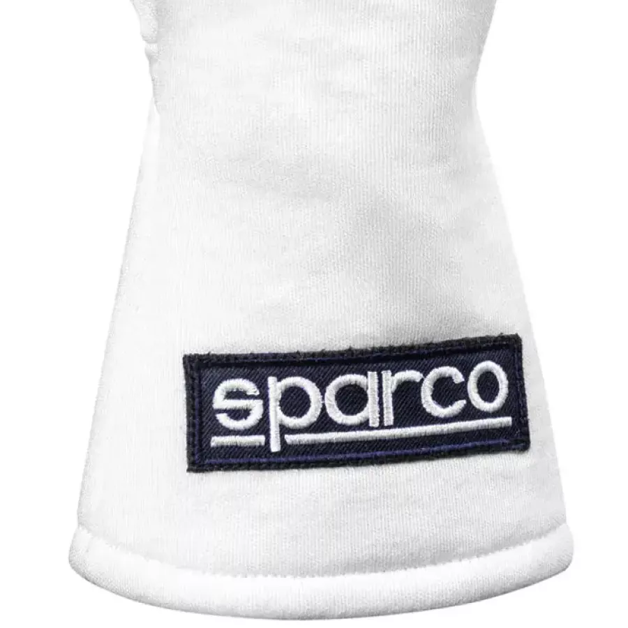 **Long Cuffs** provide a secure, comfortable overlap with your suit for a composed and professional feel on track.