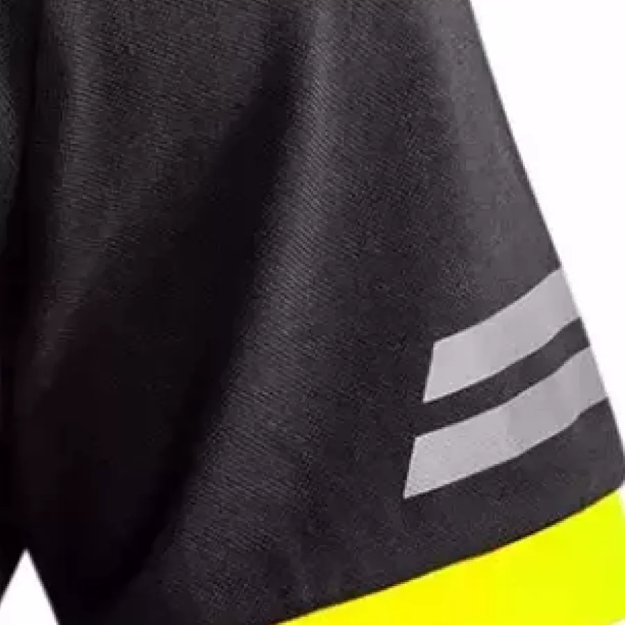 **Reflective strips** enhance your visibility in low light so you stay seen and confident on and off the track.