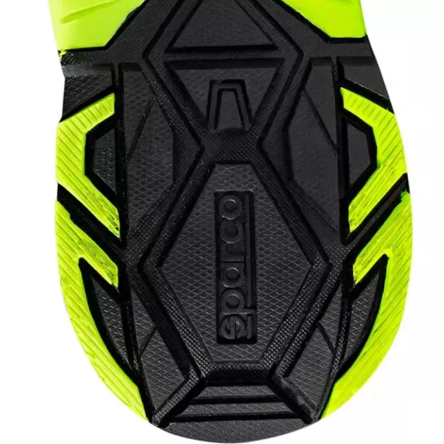 **Rutschfeste Laufsohle** sorgt für Sicherheit bei jedem Schritt und bietet Stabilität auf nassen oder rutschigen Böden.