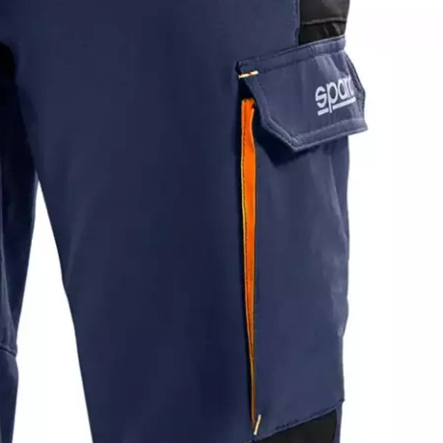 **Mehrere Taschen** halten Ihre Werkzeuge und Utensilien griffbereit, damit Sie effizient arbeiten können, ohne langsamer zu werden.