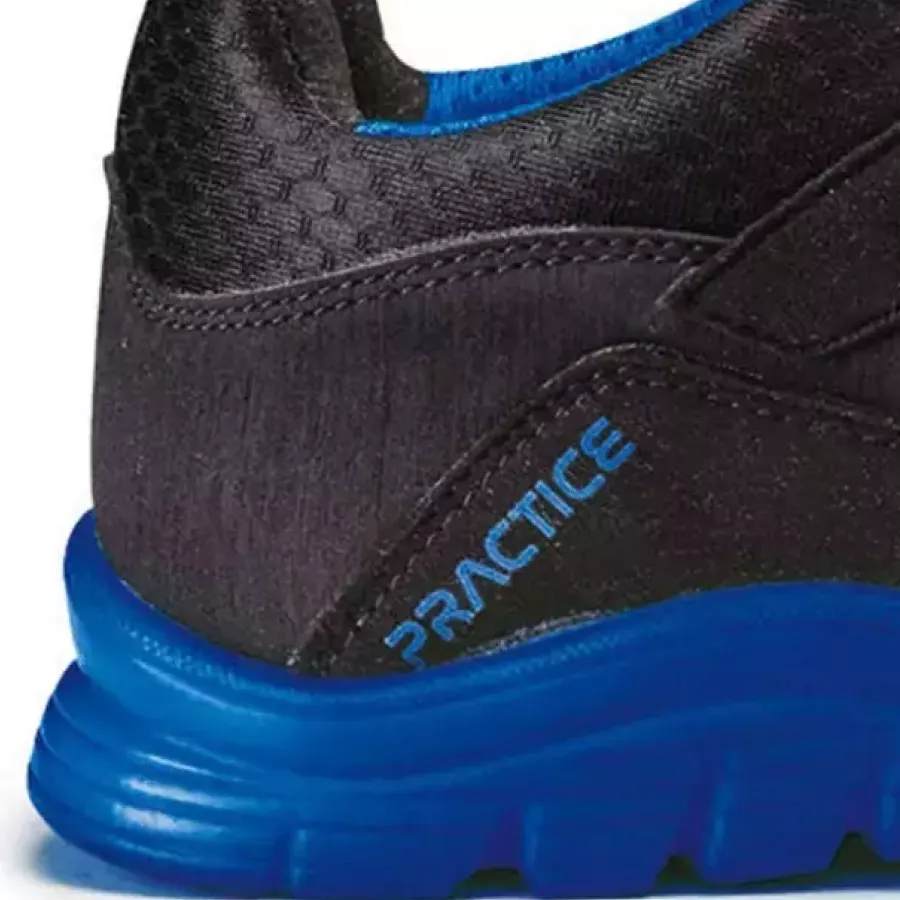 **Atmungsaktive Konstruktion** sorgt für Luftzirkulation, um die Füße auch bei längerem Tragen kühl und trocken zu halten.