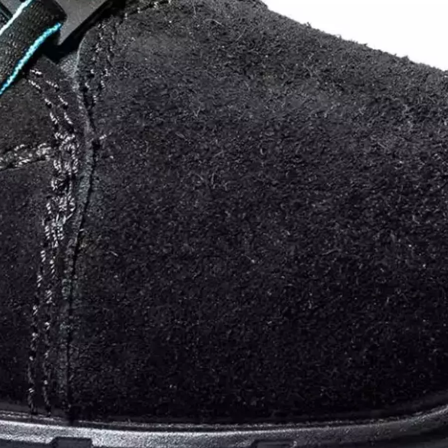 **Water-Repellent Upper** keeps your feet dry and comfortable even in damp conditions.