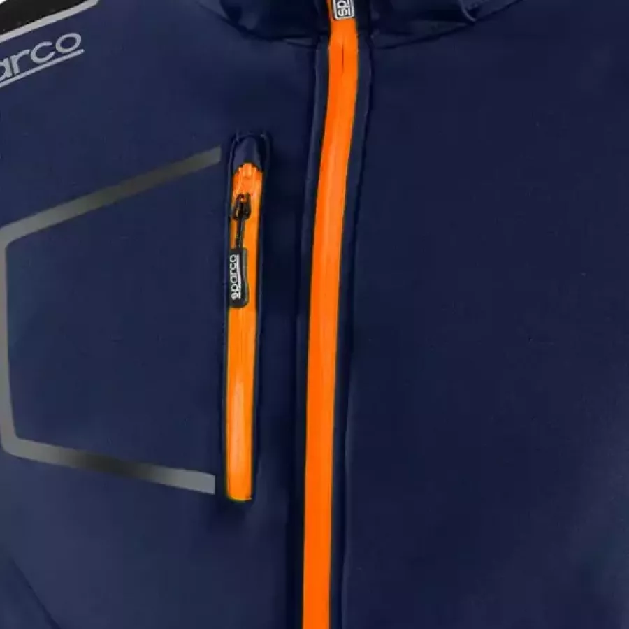 **Reißverschlusstaschen** sichern Ihre Wertsachen unterwegs, damit Sie sich auf die Fahrt oder den Tag konzentrieren können.