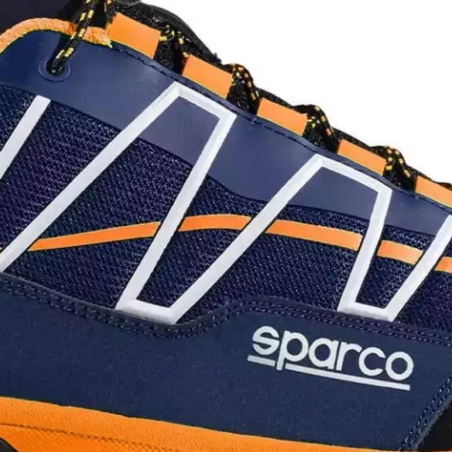 **Atmungsaktives, mikroperforiertes Textil-Obermaterial** fördert die Luftzirkulation, um Ihre Füße frisch und trocken zu halten.