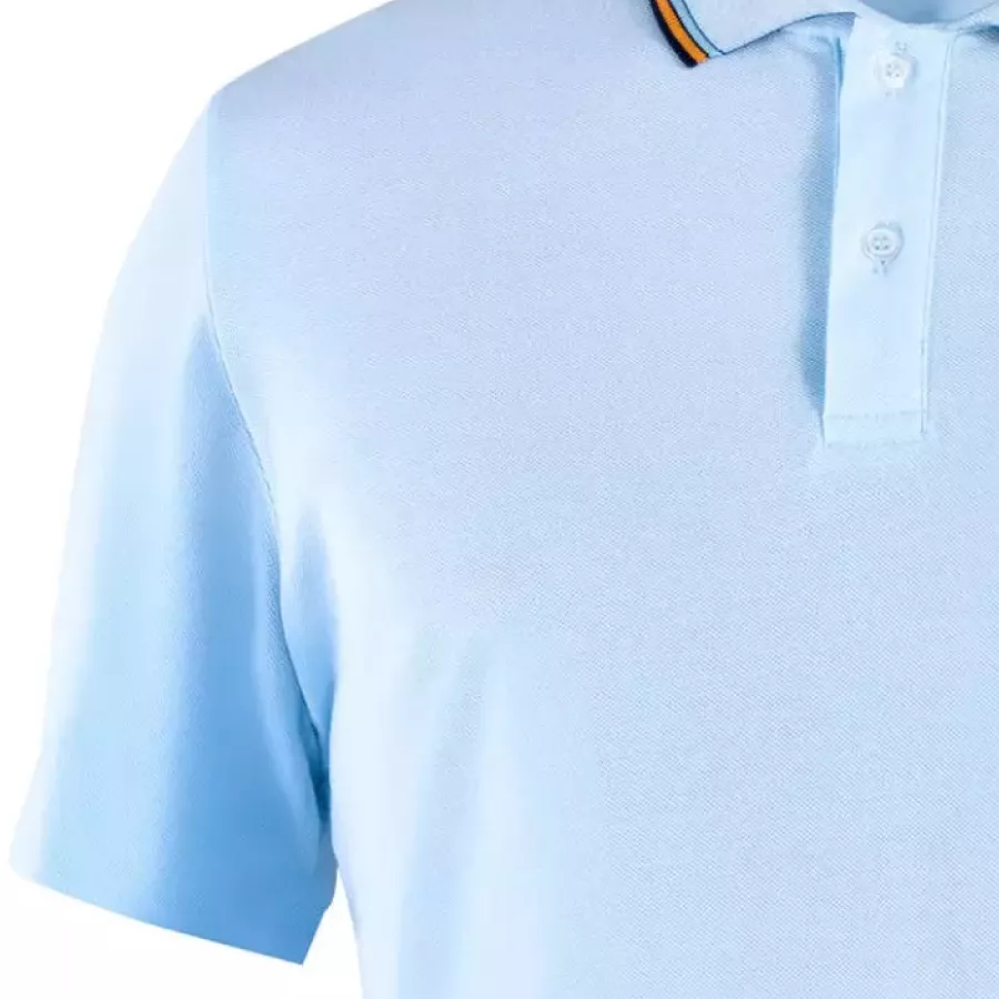 Kurze Ärmel bieten ein entspanntes, angenehmes Tragegefühl, das Sie den ganzen Tag über kühl hält und nicht einengt.