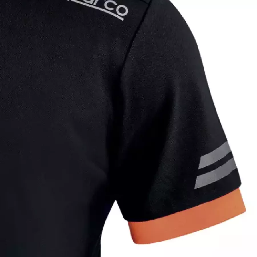 **Kurze Ärmel** halten Sie kühl und engen nicht ein, sodass Sie sich bei jeder Aufgabe oder Fahrt frei bewegen können.