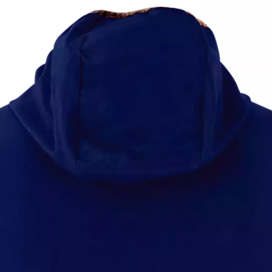 **Integrated Hood** offers easy, built-in coverage that adapts effortlessly to changing conditions.