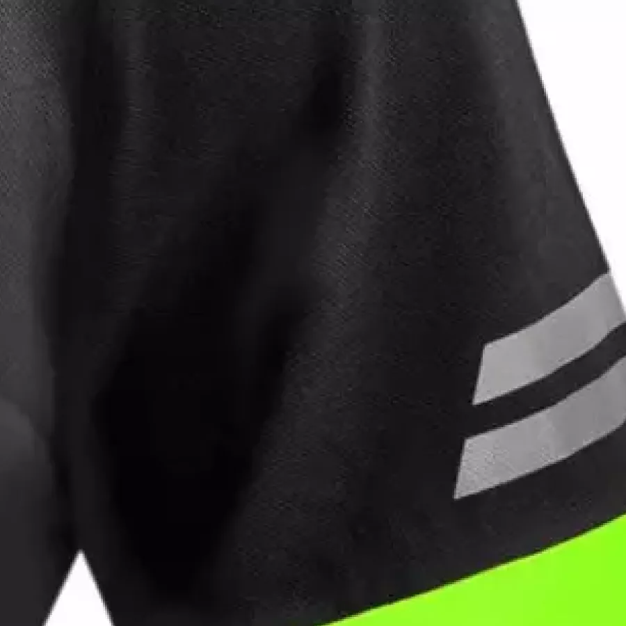 **Reflective strips** enhance your visibility in low light so you stay seen and confident on and off the track.