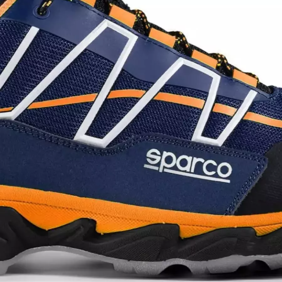 **Lightweight Design** keeps every step easy and agile, reducing fatigue from the first hour to the last.