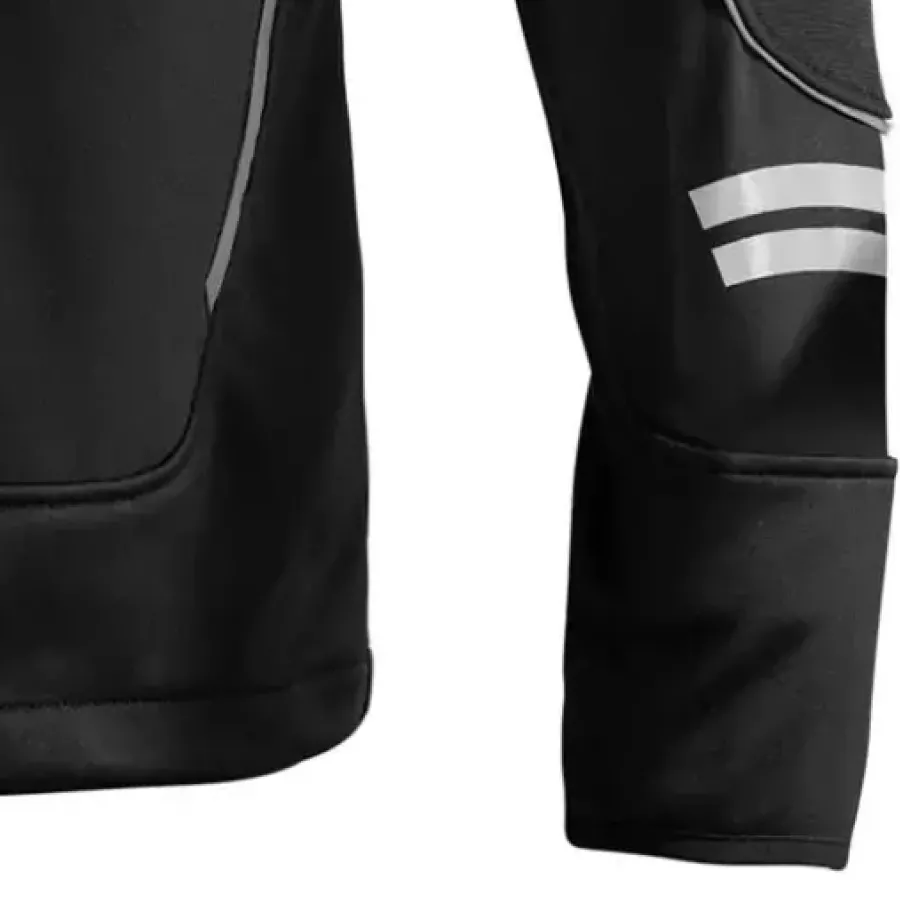 **Elasticated Cuffs** lock in warmth and comfort by sealing out wind without restricting movement.