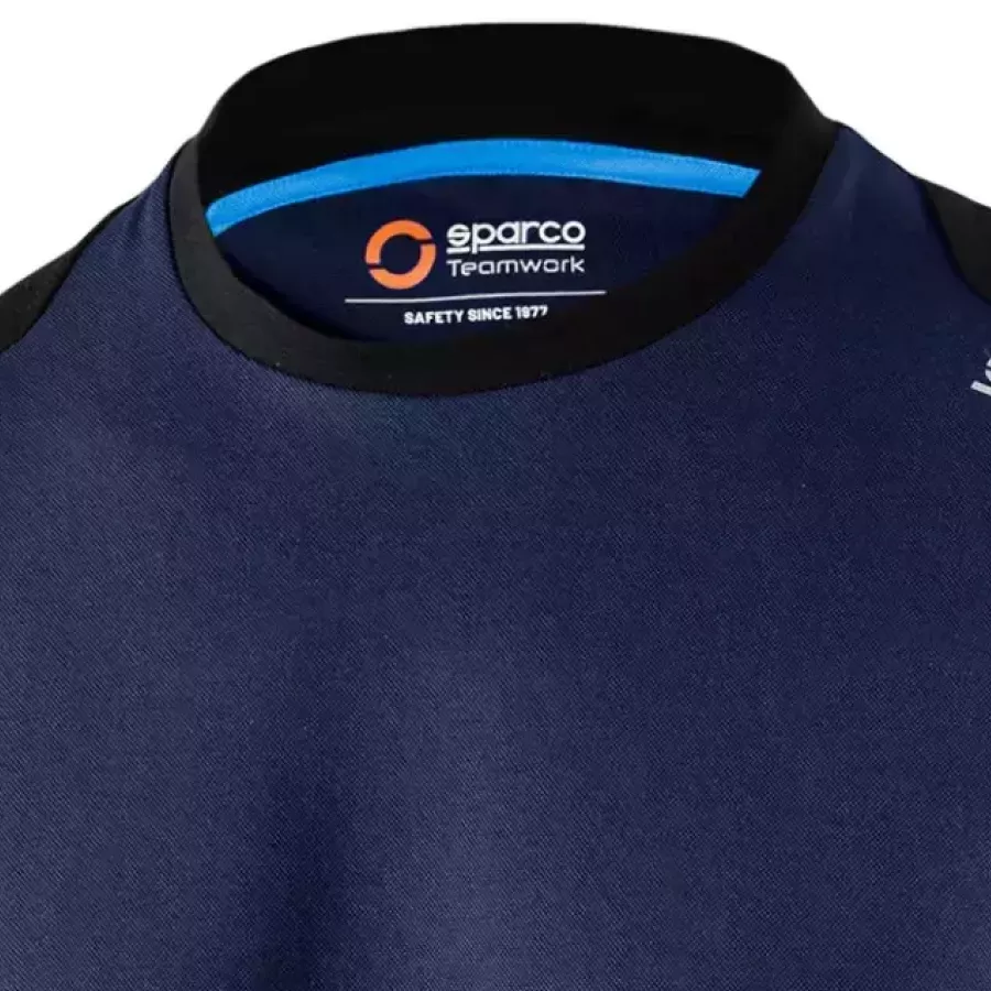 **Round Collar** delivers a clean, comfortable fit that feels easy and natural from the first wear to the last.