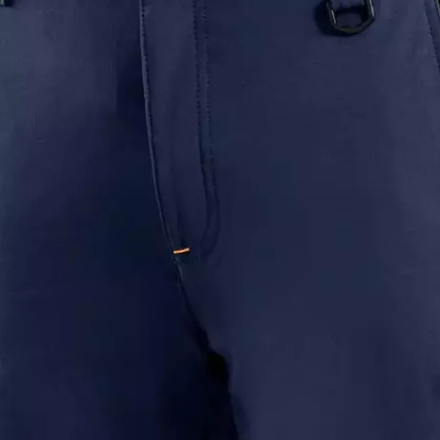 **Strapazierfähiges Gewebe** hält der täglichen Beanspruchung stand, damit Sie sich Schicht für Schicht auf Ihre Hose verlassen können.