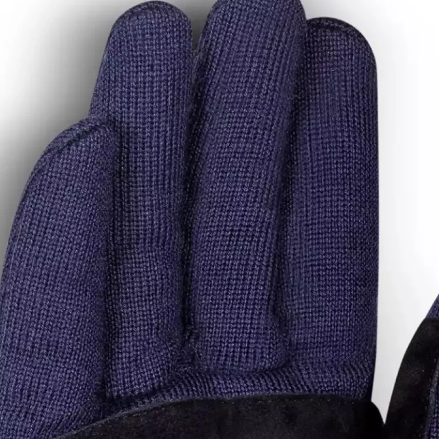 **Fleece-Futter zur Isolierung** schließt Wärme ein, damit Ihre Hände bei kühlen Fahrten warm bleiben.