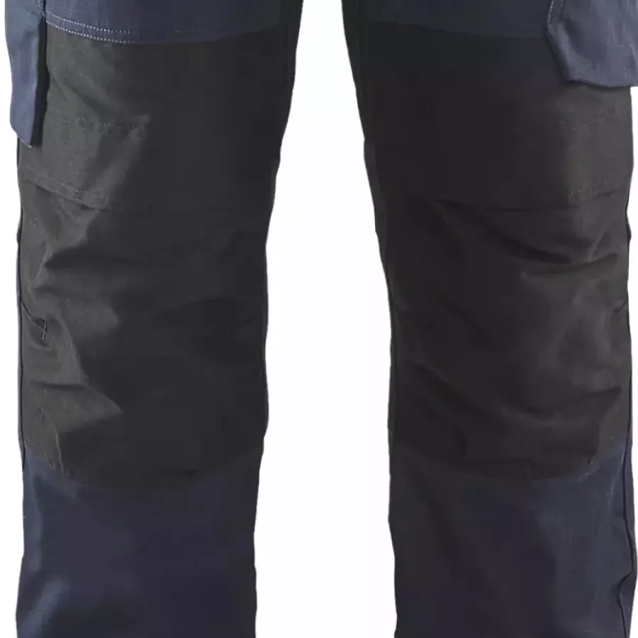 **CORDURA®-Stretch Knee Pad Pockets** provide durable protection when used with knee inserts.