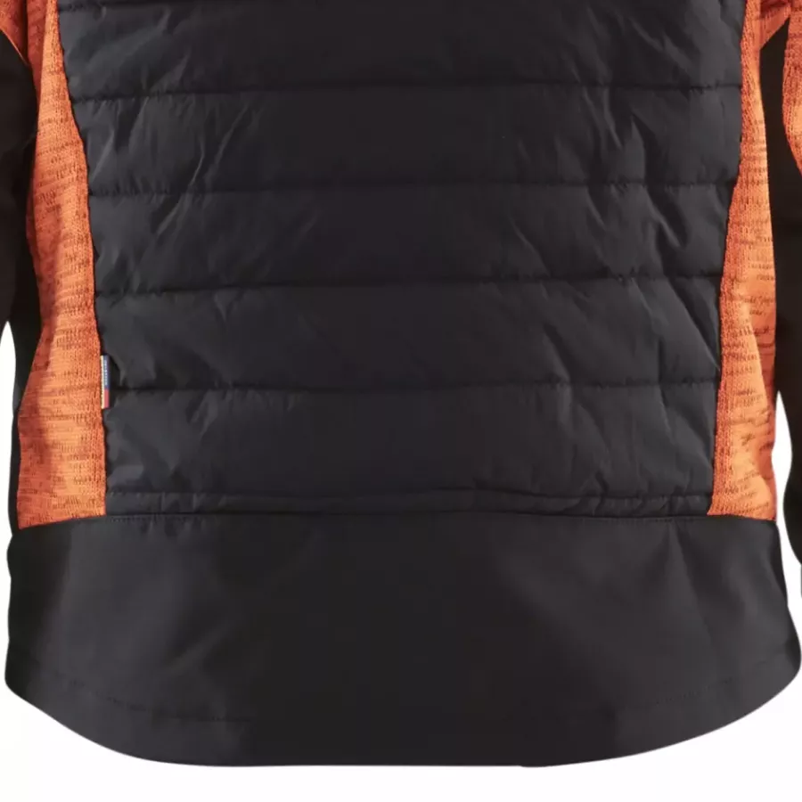 **Extended Back** provides extra coverage and warmth when you bend or move.
