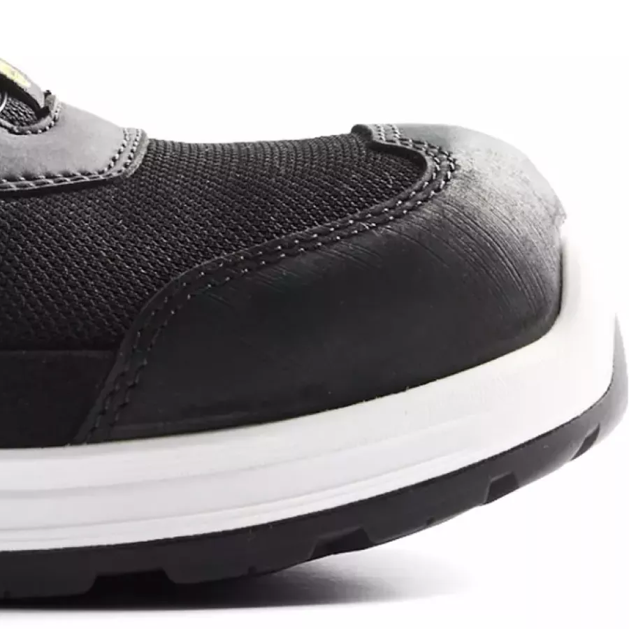 **Komposit-Zehenschutzkappe** bietet zuverlässigen Schutz ohne das zusätzliche Gewicht und sorgt für leichte und sichere Schritte.