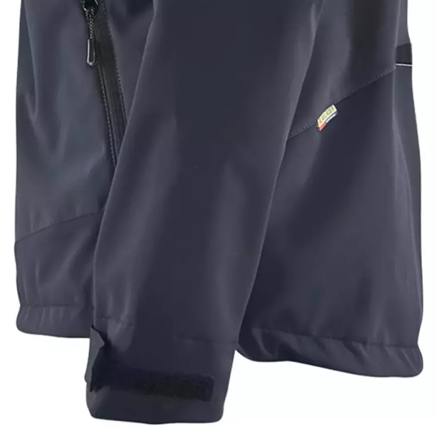 **Adjustable Velcro Sleeve Cuffs** seal out wind and let you fine-tune your fit for all-day comfort.