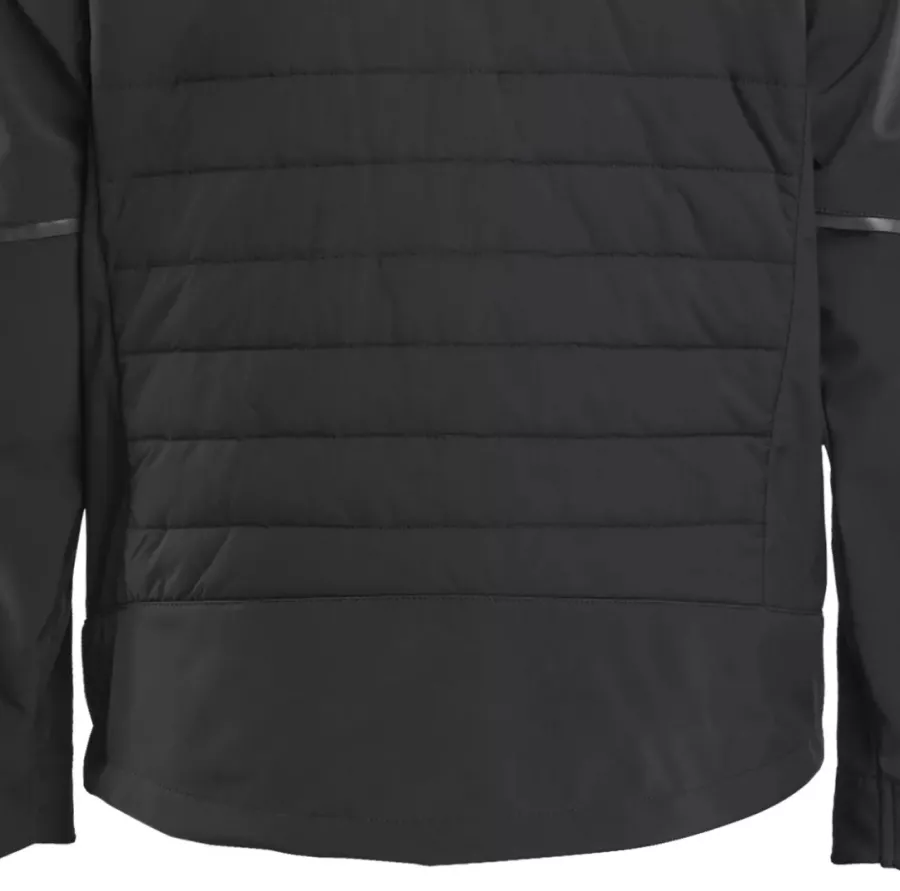 **Extended Back** provides extra coverage and warmth when you bend or move.