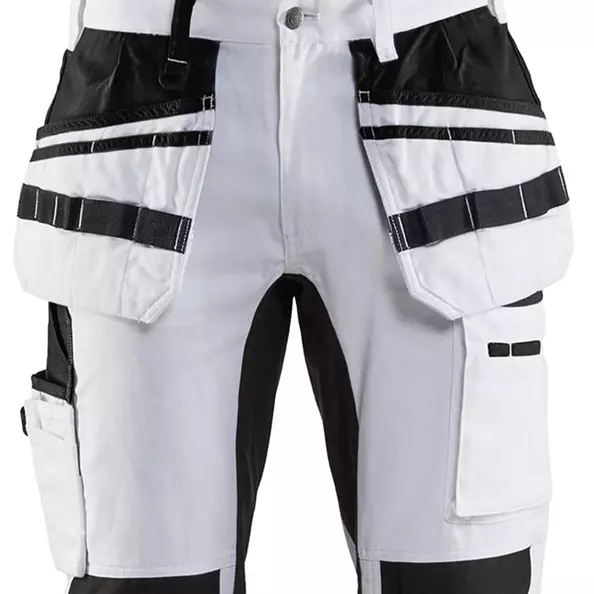 Halten Sie Ihre Werkzeuge organisiert und griffbereit mit einer Vielzahl von Aufbewahrungsmöglichkeiten, einschließlich speziell entwickelter Werkzeugtaschen für Malerwerkzeuge. Die Hose verfügt außerdem über eine spezielle Beintasche mit Balg für Spachtel und Pinsel sowie eine zusätzliche Beintasche mit Reißverschluss und Fächern für Stifte und Messer.