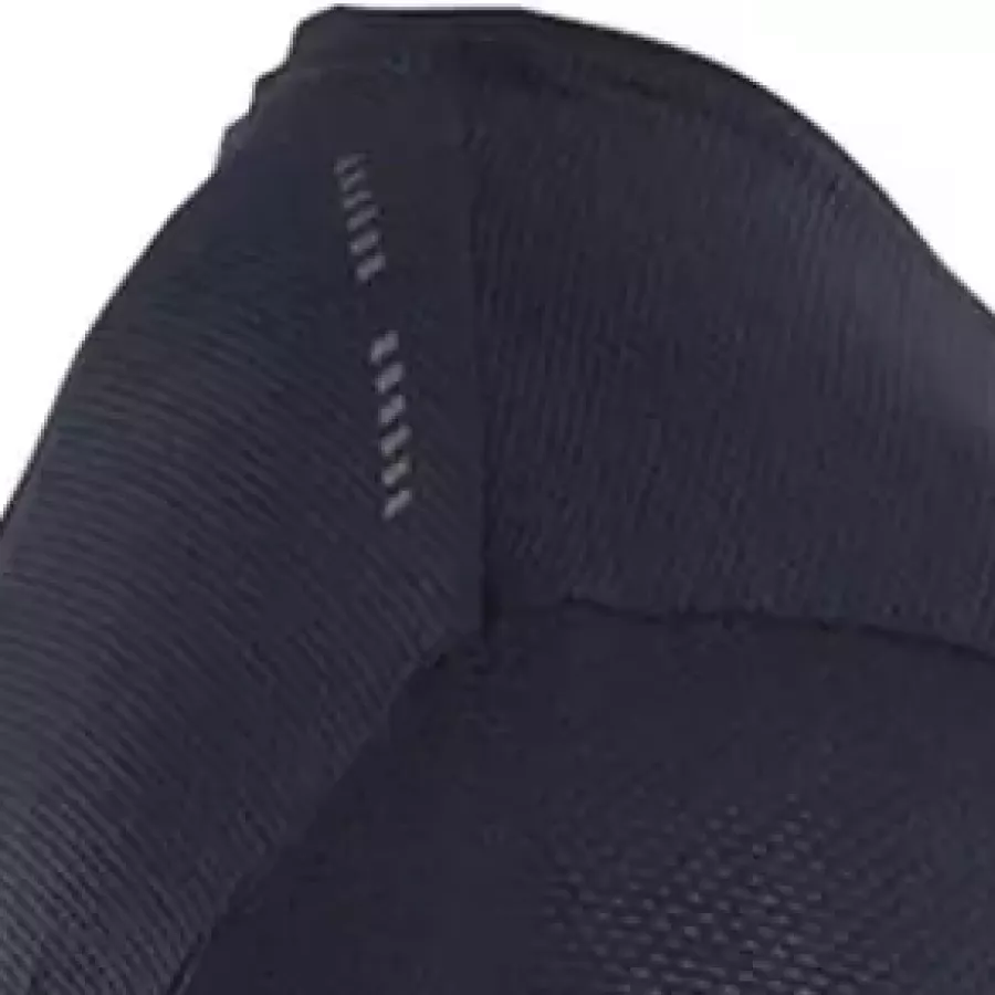 **Reflective Details on Shoulder** add subtle visibility that helps you stand out when light is low.