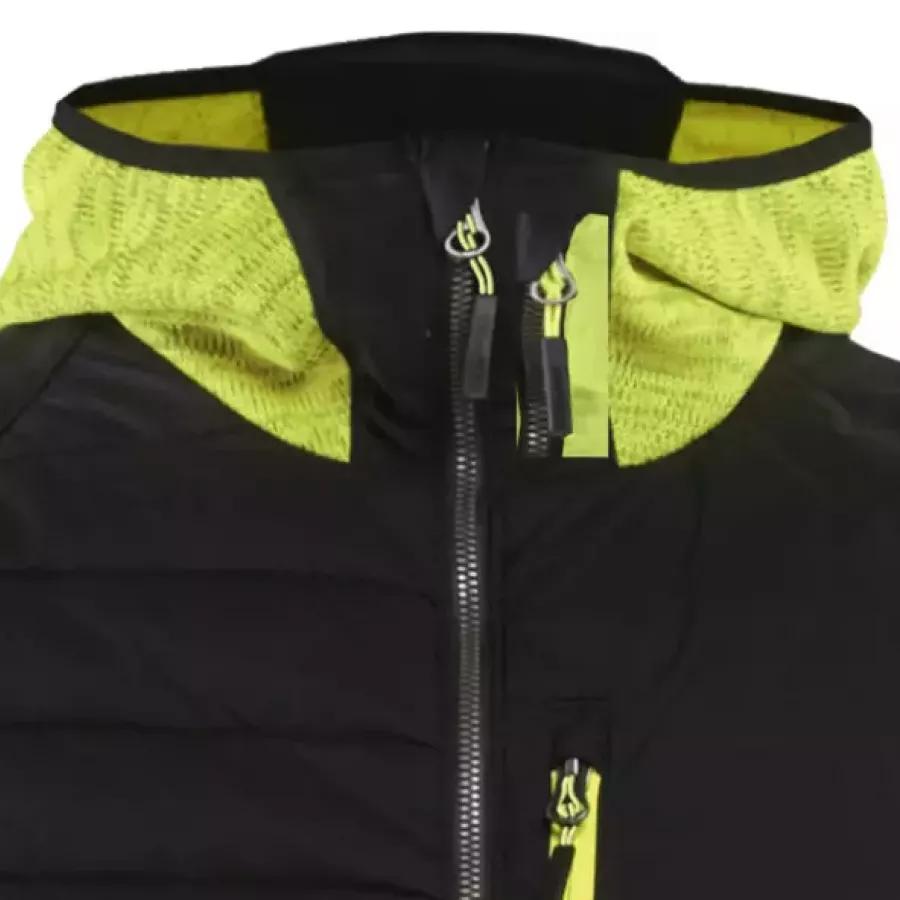 Feste Kapuze mit Warmfutter umgibt Sie mit weichem, isolierendem Komfort gegen Kälte und Wind.