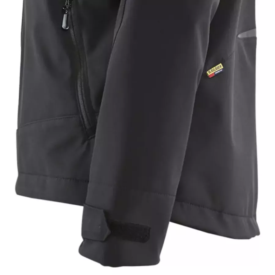 **Adjustable Velcro Sleeve Cuffs** seal out wind and let you fine-tune your fit for all-day comfort.