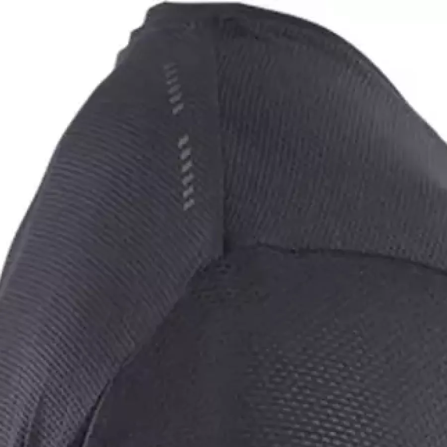 **Reflective Details on Shoulder** add subtle visibility that helps you stand out when light is low.