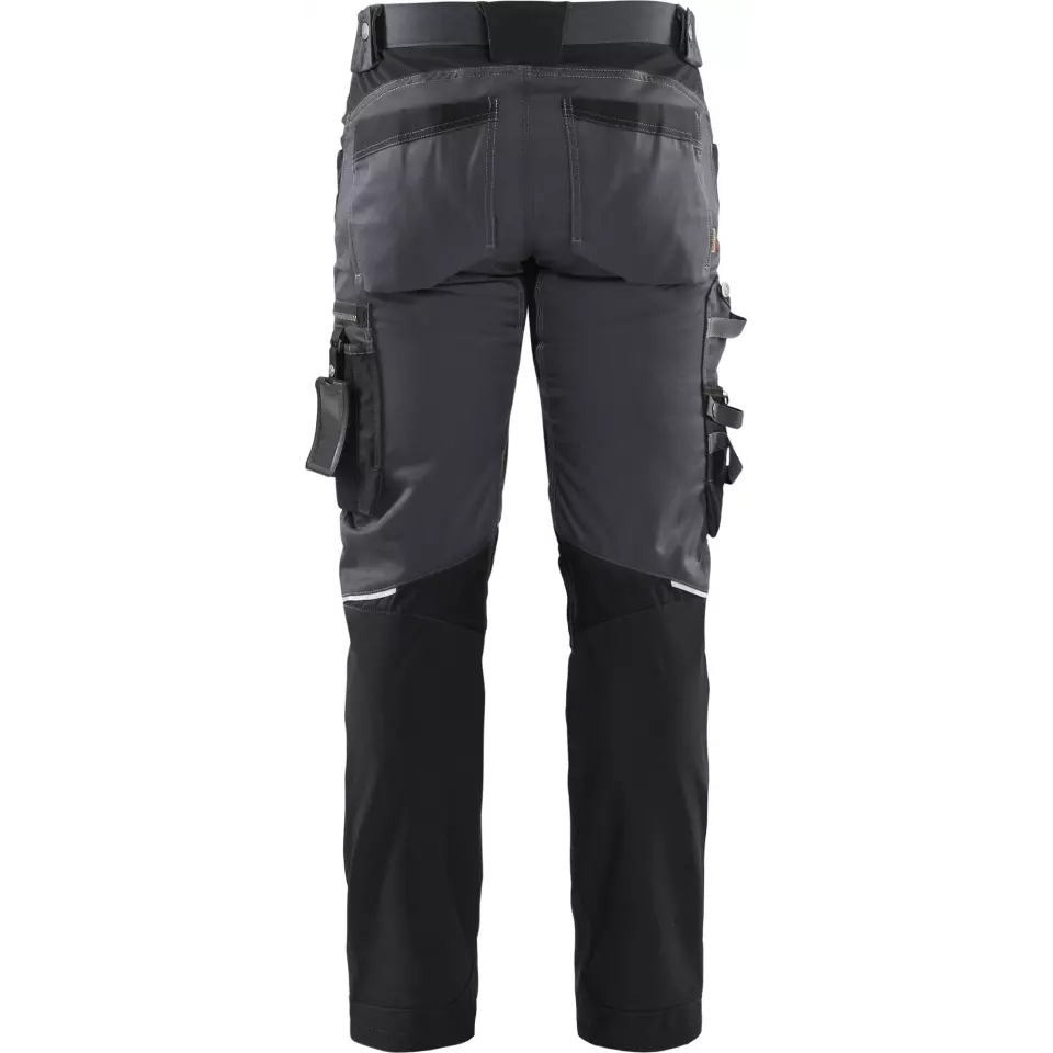 Pocket System · Zipper Pocket feature highlight
