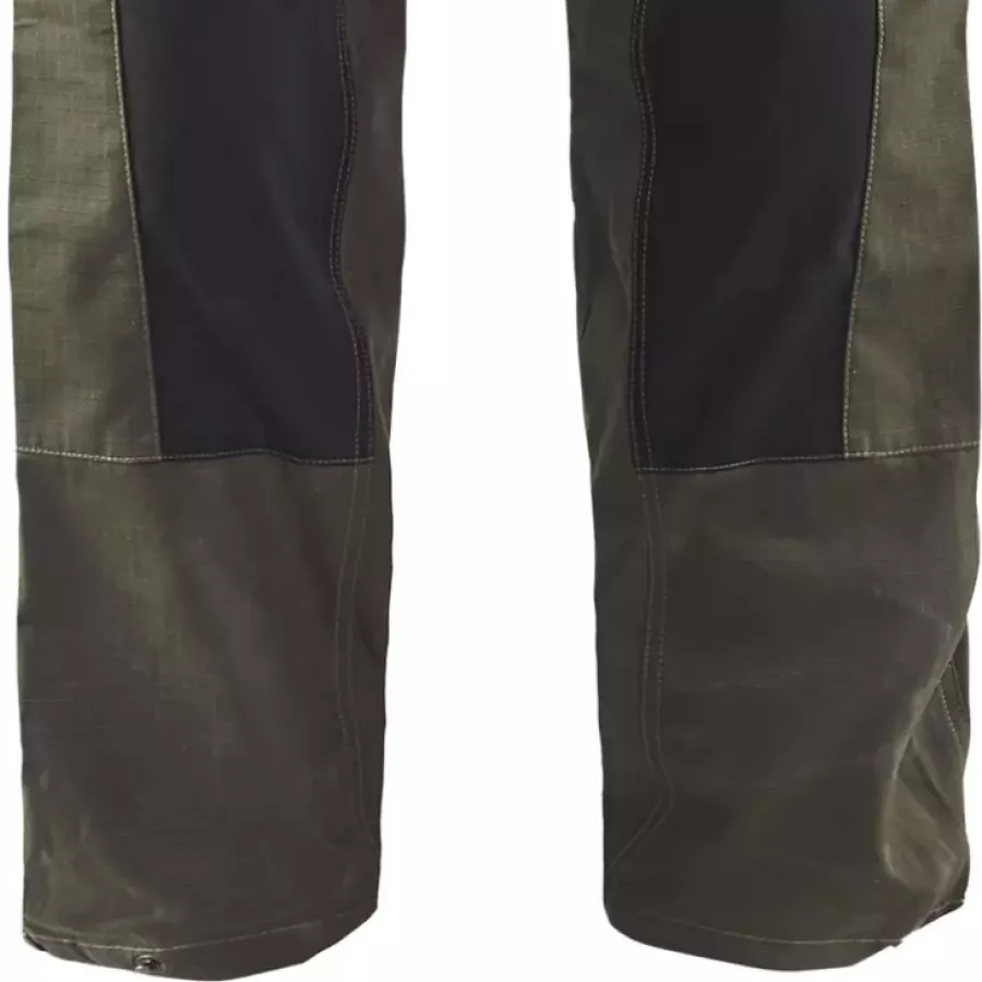 **Stretch Inserts at Calves** deliver unrestricted motion and lasting comfort through any task.