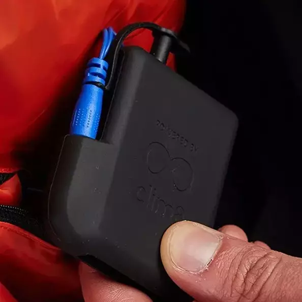 Experience continuous comfort with the integrated **Clim8® intelligent heating system**, which automatically adjusts warmth based on your body temperature. This smart technology includes **three heating elements** and is powered by a **rechargeable Li-ion battery**, allowing you to stay warm and focused in cold conditions without manual adjustments.