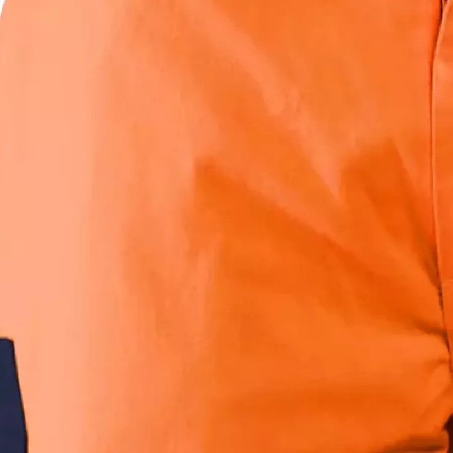 **Öl-, Schmutz- und wasserabweisende** Oberfläche hält Ihre Hose sauber und trocken den ganzen Tag über.