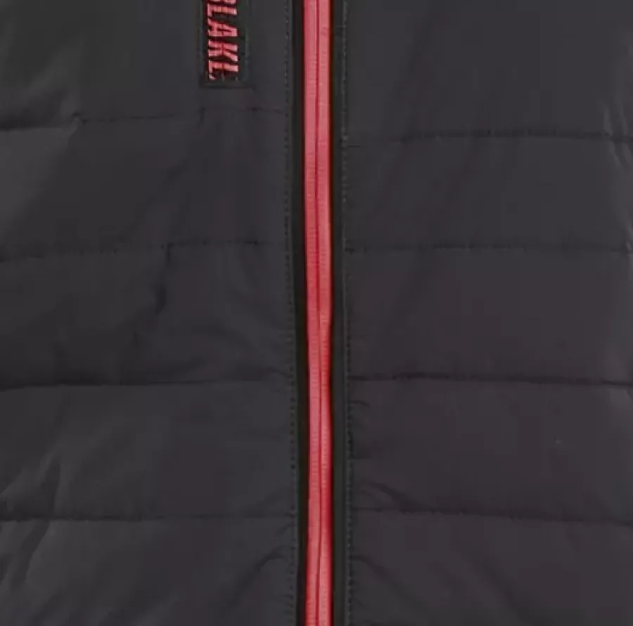 **Wasserbeständigkeit** schützt Sie vor Regen und Wind und hält Sie trocken und bequem.