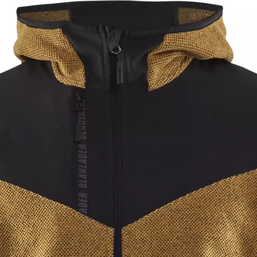 **Fixed Hood** provides reliable, ready-to-go coverage that keeps you comfortable in shifting weather.